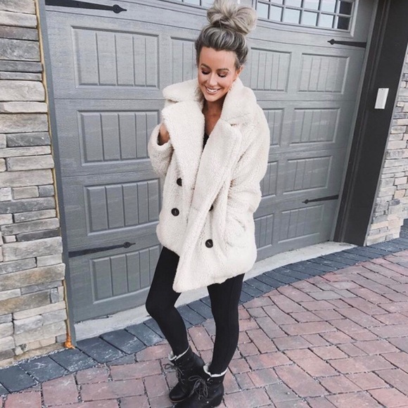 ✨HP!✨White Colored Cozy Plush Fleece Coat✨ - Picture 3 of 5